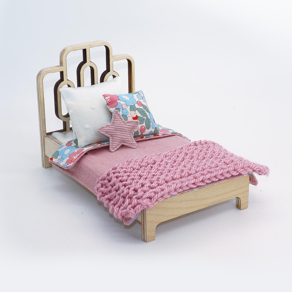 Dollhouse Miniature Knitted Throw Blankets | Single + Double