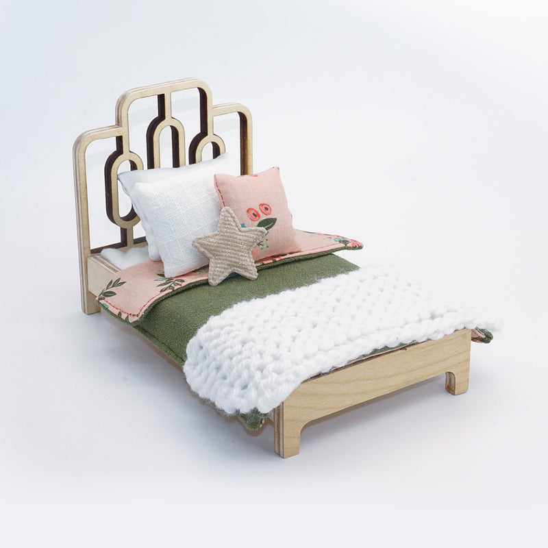 Dollhouse Miniature Knitted Throw Blankets | Single + Double